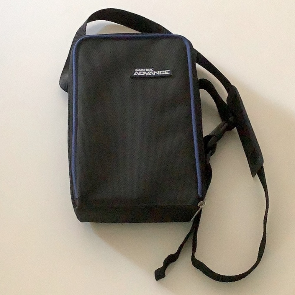 Game boy advance carrying case